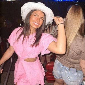 Mini dress: puffy sleeves, open back